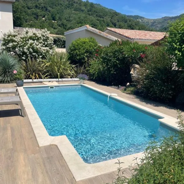 Comme à la maison près de la DOLCE VIA，位于Saint-Fortunat-sur-Eyrieux的酒店