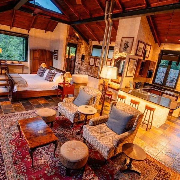 Private luxurious suite on Heysbrook Estate halfway to Kruger National Park,位于Waterval-Onder的酒店