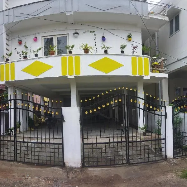 KINGS TOWN - Cyra Bliss County，位于哥印拜陀的酒店