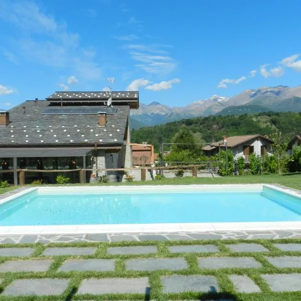 Villa La Corte with amazing pool and garden，位于科利科的酒店