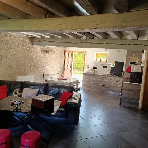 L'Écurie de Lili entre Bourges et Sancerre，位于Azy的酒店