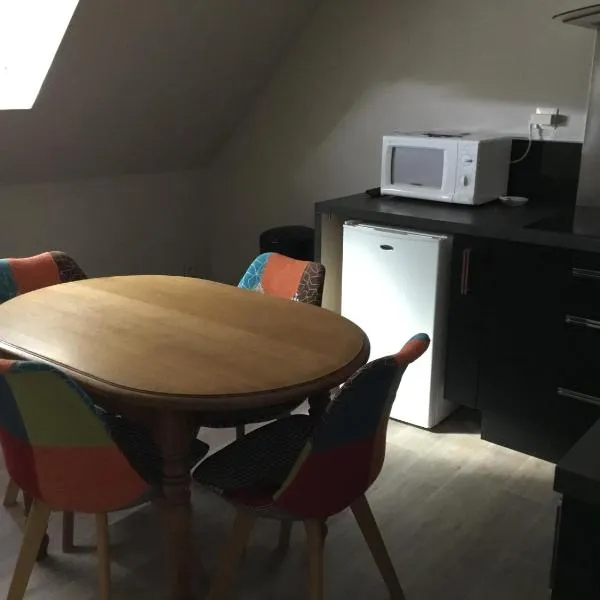Maison 1er étage chéreng 6kms stade Pierre Mauroy 4 personnes，位于Chéreng的酒店