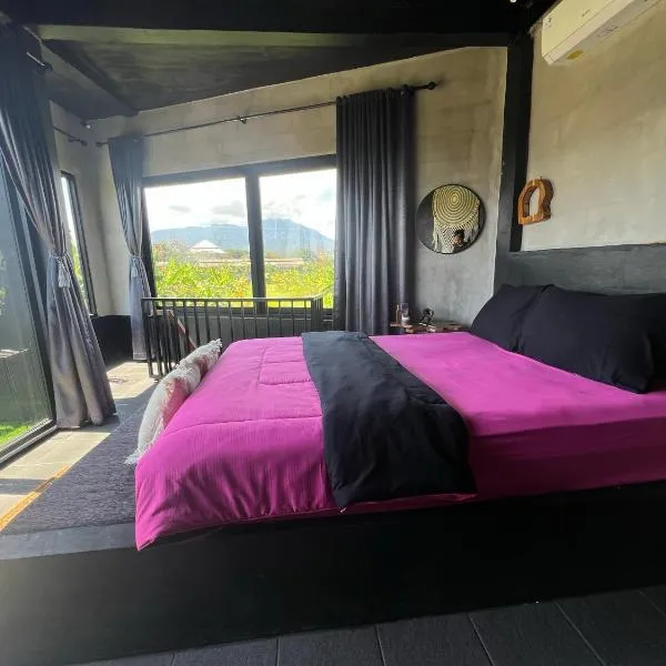 KUBU BLACK HOUSE，位于Jembrana的酒店