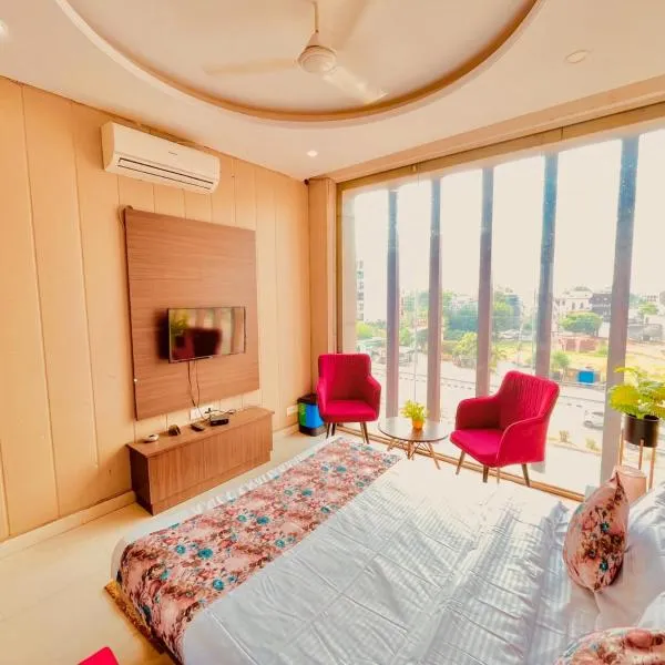 Hotel pearl Grand，位于齐拉克普尔的酒店