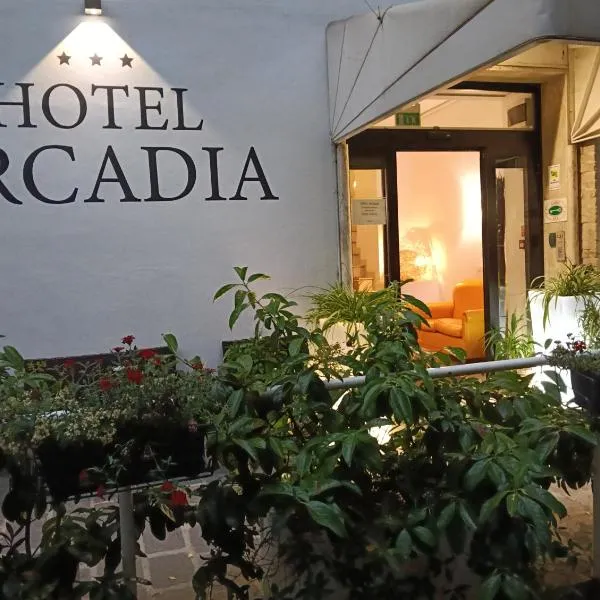 阿卡迪亚酒店，位于马切拉塔的酒店
