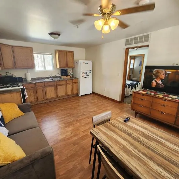 Whispering Pines #7，位于Calumet的酒店