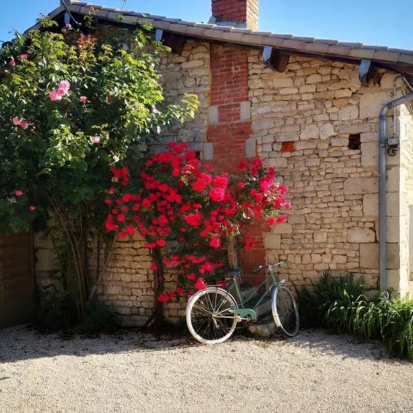 Chalet Nature & chiens de traîneaux，位于Échiré的酒店