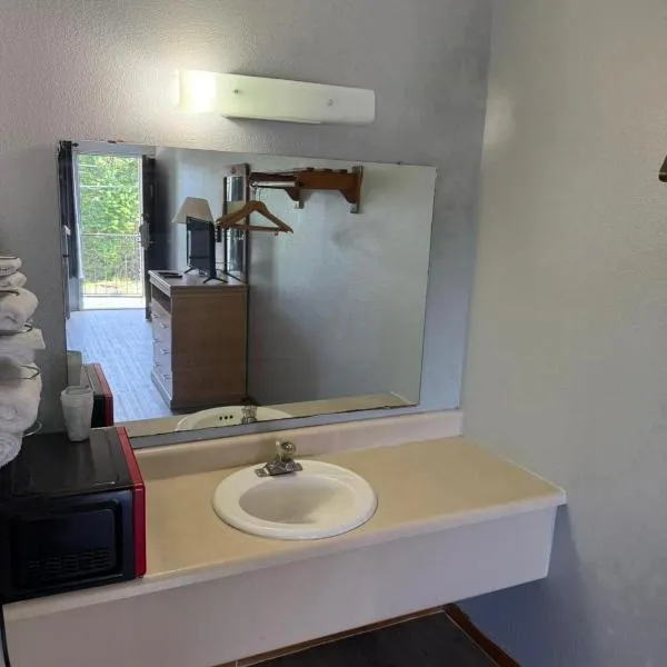 Lakeview Inn，位于Reeds Spring的酒店