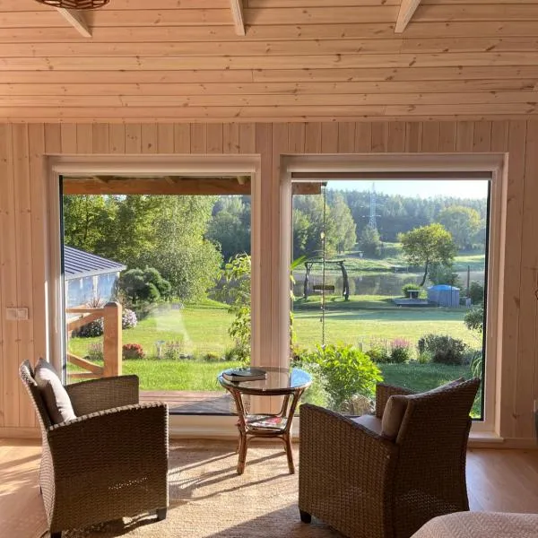 Namelis prie Čiobiškio kelto，位于Burniškiai的酒店