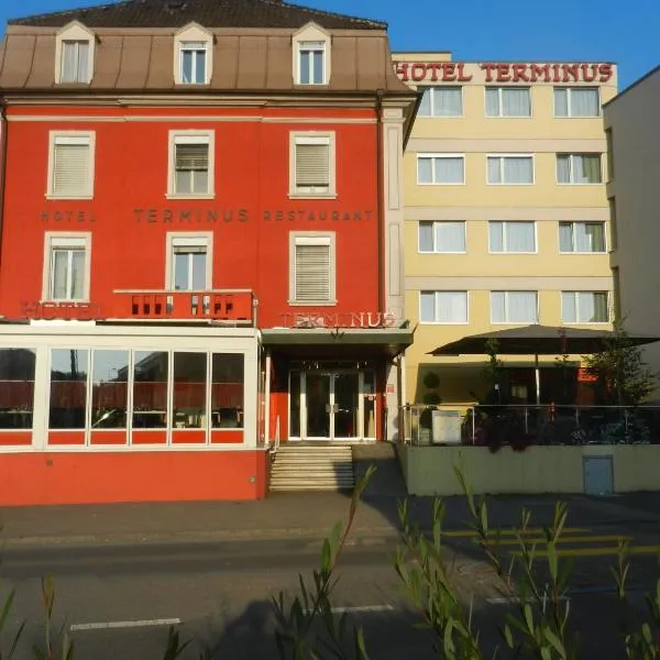 总站酒店，位于圣于尔萨讷的酒店