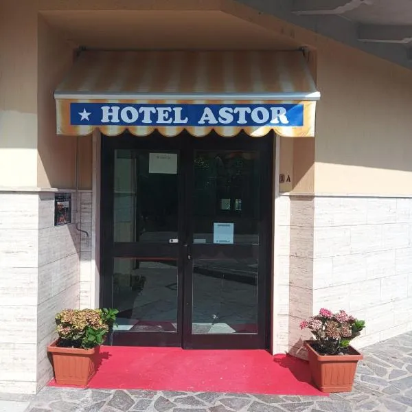 Hotel Astor Lago，位于马焦内的酒店