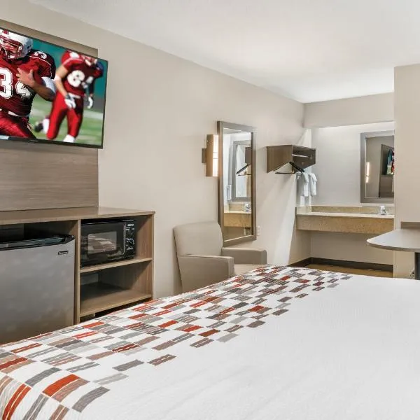 Red Roof Inn Detroit Metro Airport - Taylor，位于泰勒的酒店