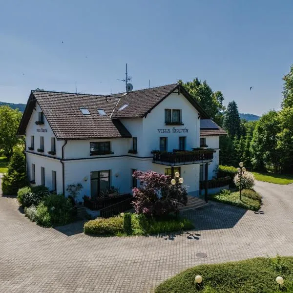 Villa Žerotín Penzion Bed & Breakfast，位于大洛西尼的酒店
