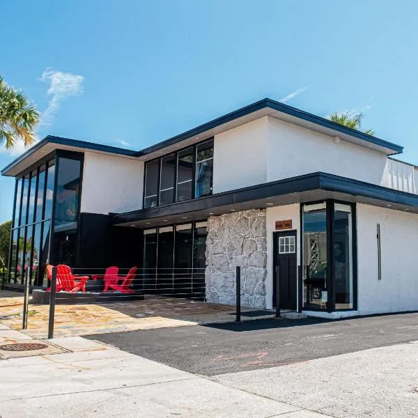 The Quarterdeck Unit at Seahorse Rentals，位于杰克逊维尔海滩的酒店