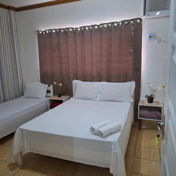 Quarto triplo com banheiro em Pousada e Restaurante，位于马瑙斯的酒店