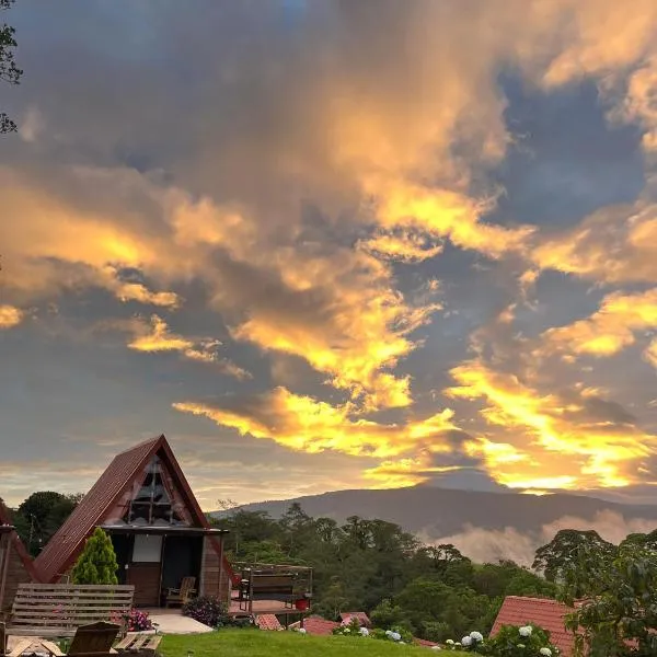 Chalets Vistas del Poas，位于埃雷迪亚的酒店