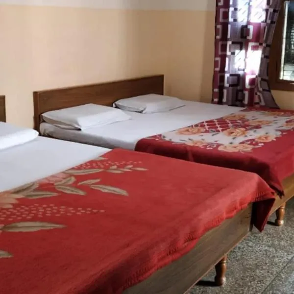 HOTEL GAYTRI GUEST HOUSE Near Mansa Devi Temple and Chandi Devi Temple ! Ganga River- Free Wifi and Parking Facilities- BEST BUDGET GUEST HOUSE，位于哈里瓦的酒店