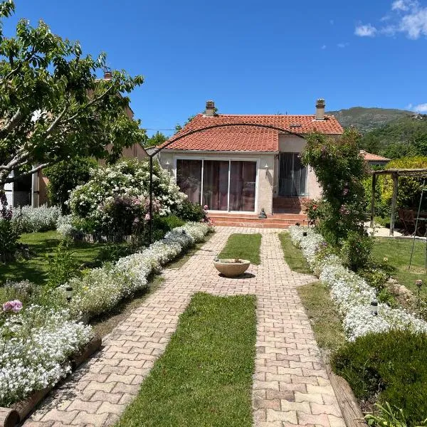 Super maison 5 pièces avec jardin，位于迪涅莱班的酒店