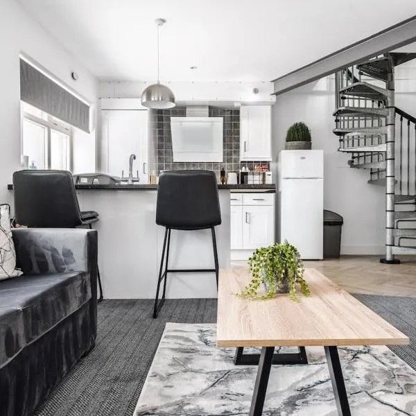 Modern unique duplex apartment in town centre，位于莱瑟姆-圣安妮的酒店