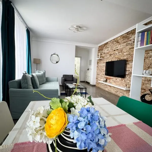 Pura Vida Mamaia Nord 2-vila exclusivista cu 3 apartamente individuale，位于那沃达利的酒店