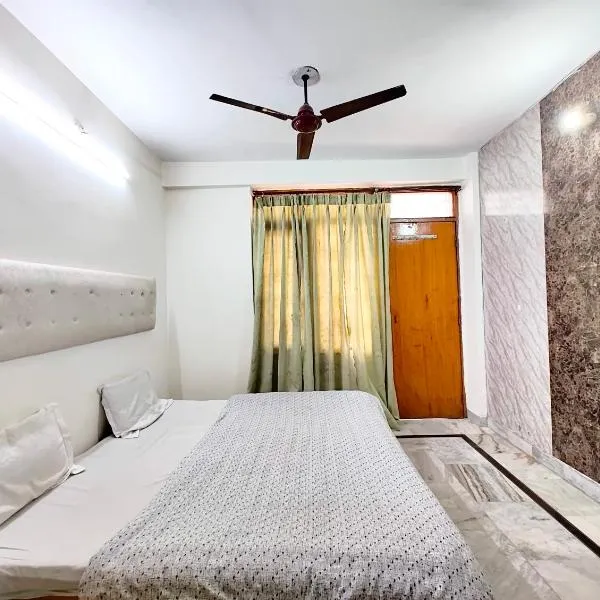 NAINITAL HOTEL SHAH GUEST HOUSE - Near Mall Road Provided Free Wi fi #Restaurant #Parking #Room Service And Excellent Customer Service !! Best Seller Hotel In Nainital，位于奈尼塔尔的酒店