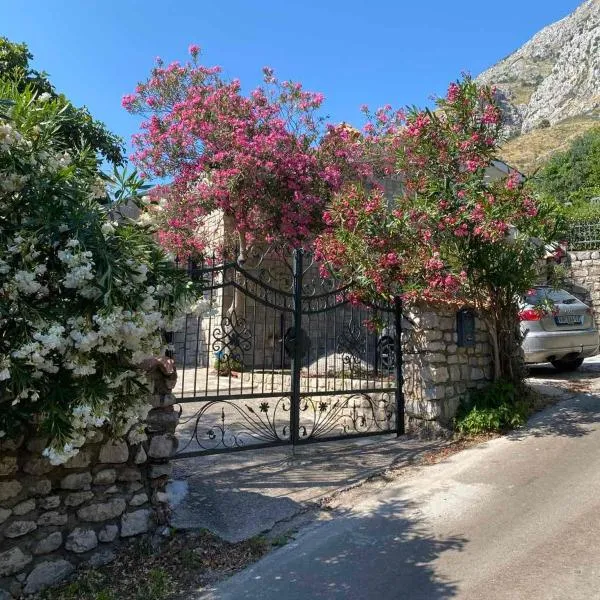 Holiday home Drobnici，位于斯韦蒂·斯特凡的酒店