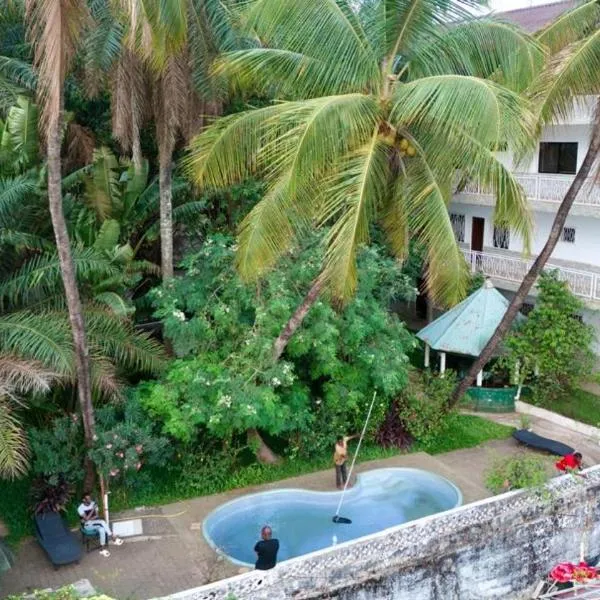 Pension Les Palmiers，位于Kipé的酒店