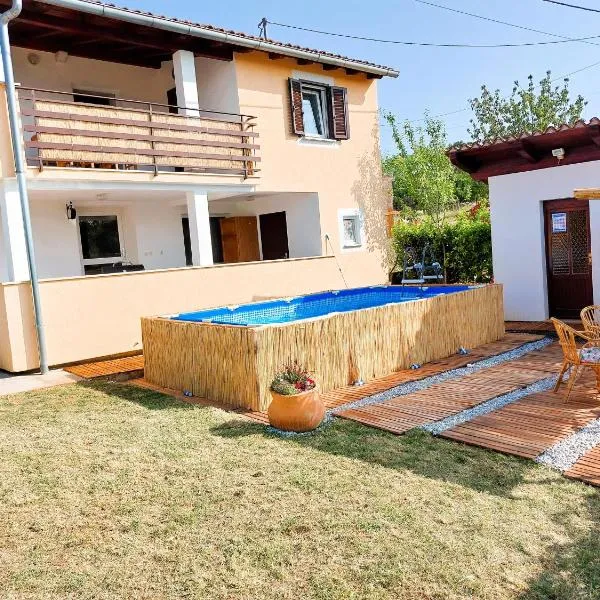 Villa Caroiba，位于Karojba的酒店