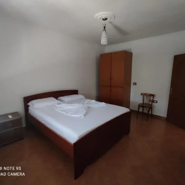 Rina's Appartment，位于Çorovodë的酒店