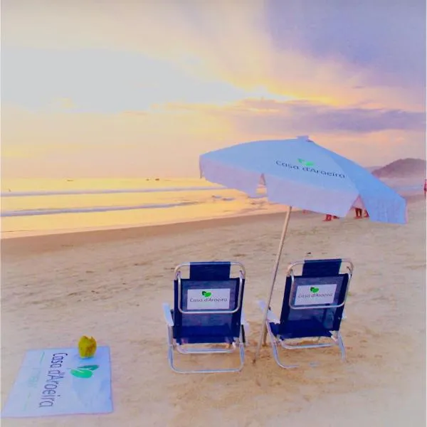 Casa d'Aroeira Residencial Boutique - Centro de Juqueí - 2 quadras do mar - Serviço de Praia - Roupa de Cama 600 fios algodão Egípcio - Toalhas Banho e Praia - Tudo Novo - Estacionamento Interno - Cozinha - Consulte unidades com Ofurô Hidro e Cromoterapia，位于朱奎的酒店