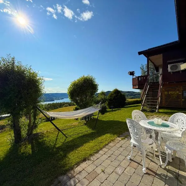 Landlig beliggenhet med flott utsikt over Mjøsa，位于Ulven的酒店