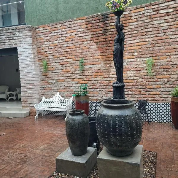 Hotel Casa 20，位于莱昂的酒店