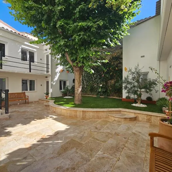 T2 climatisé à 50m du port et de la plage，位于迈兹的酒店