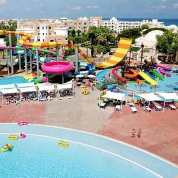 Mahdia Family Beach -FREE WIFI -Babysitter- Tourist guide，位于Hiboun的酒店