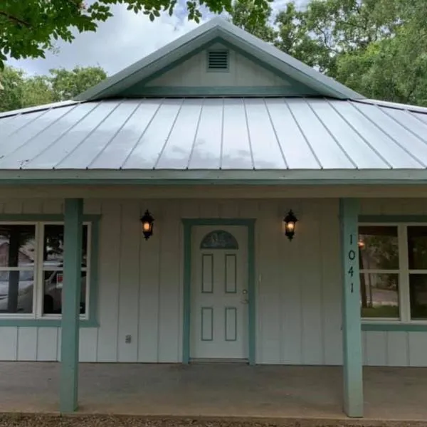 West Tawakoni Lake House Private Room in Shared Home，位于West Tawakoni的酒店