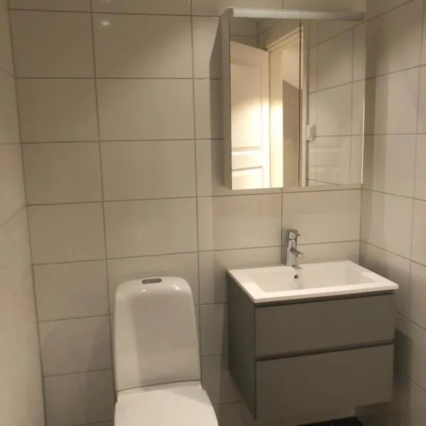 Lägenhet med uteplats，位于瓦尔贝里的酒店