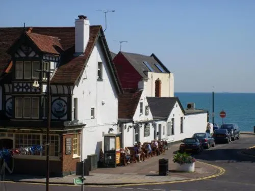 The Ship Inn - Sandgate，位于福克斯通的酒店