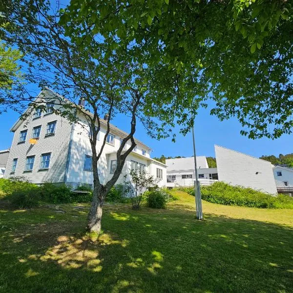 Våg Helgeland,位于Alstahaug的酒店