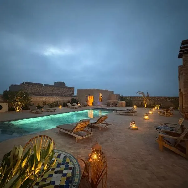 Villa'S，位于Zaouiet Bouzarktoune的酒店