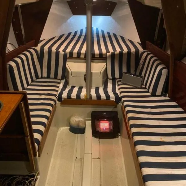 Yacht C&C，位于阿斯克尔的酒店