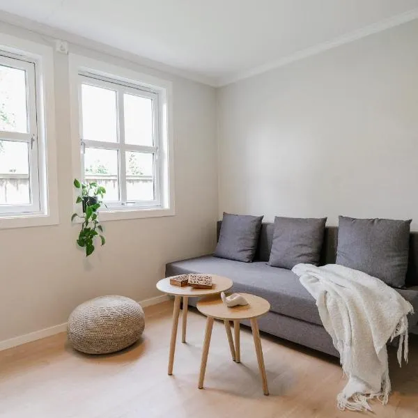 Cozy apartment - Walking distance to Kristiansand city center，位于克里斯蒂安桑的酒店