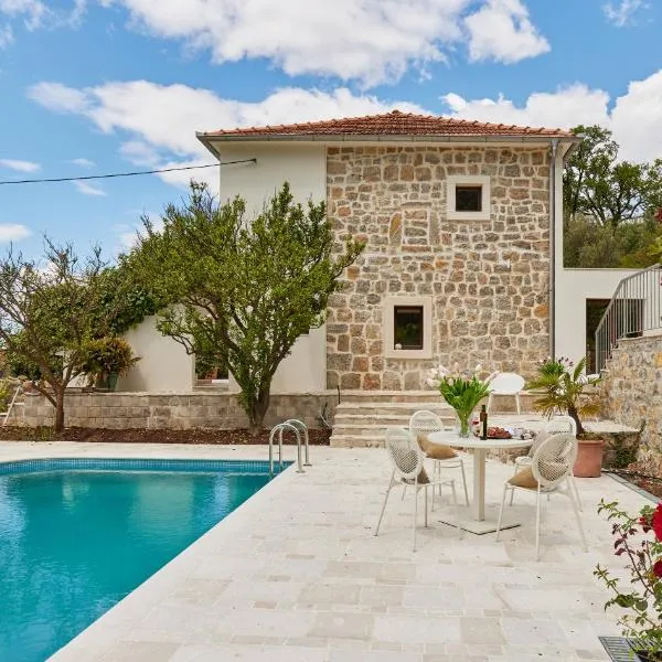 Odoljen Villas，位于科托尔的酒店