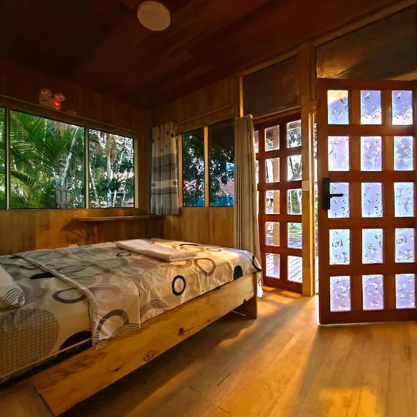 Retazos Eco Hotel，位于伊基托斯的酒店