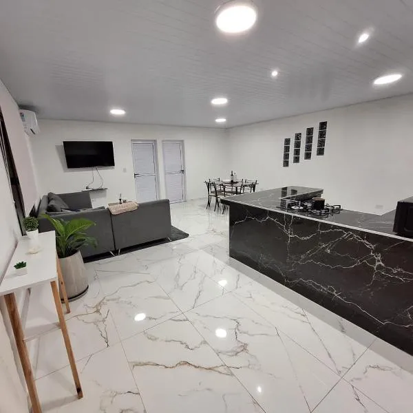 Casa con Piscina y quincho Adonai，位于波萨达斯的酒店