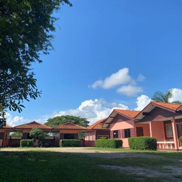 โพธิ์ทองริมทุ่ง Pothong Rimtung Hotel，位于范县的酒店