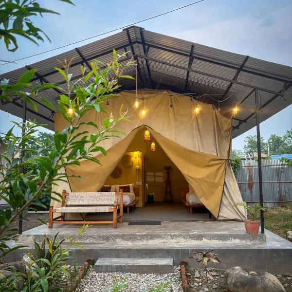 Glampin By Tharu Garden，位于索拉哈的酒店