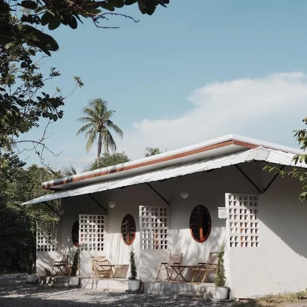 NP โฮมสเตย์ นอนเต็นท์ติดแอร์，位于Ban Kaeng Manao的酒店