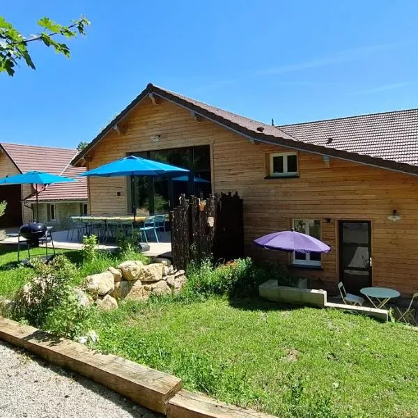 Gîtes aux Granges du Vilaret，位于克莱尔沃雷拉克的酒店