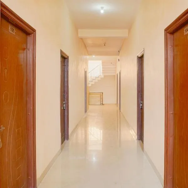 Hotel O M N Palace，位于贾巴尔普尔的酒店