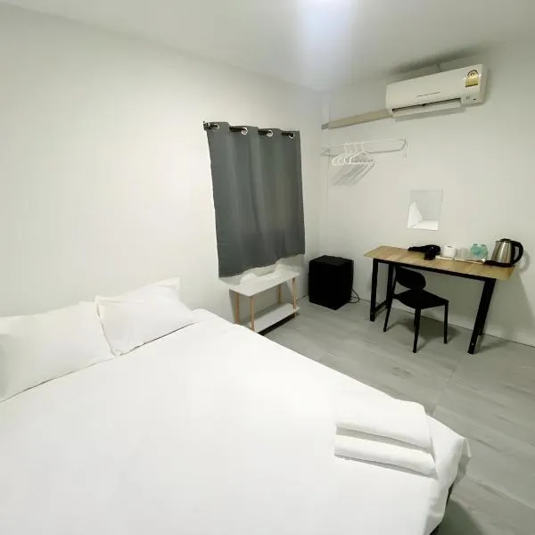 GO INN Siriraj BKK โกอินน์ ศิริราช，位于Bangkok Noi的酒店
